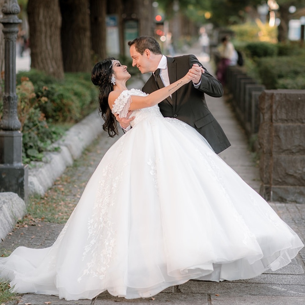 Off Shoulder Style Luxury Ball Gown Wedding Dress